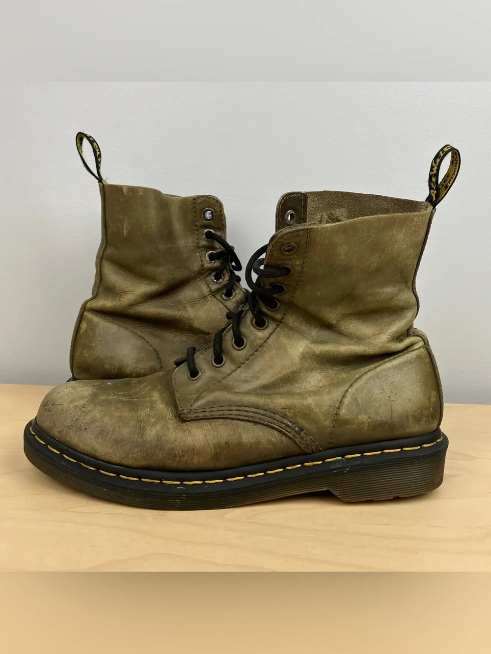 Dr. Doc Martens Women’s Size 9 1460 Olive Green Leather Combat Boots Distressed - Picture 3 of 10